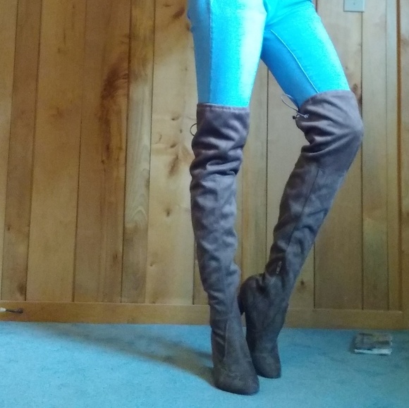 Brand New, Brown over-the-knee Boots. - Picture 3 of 3